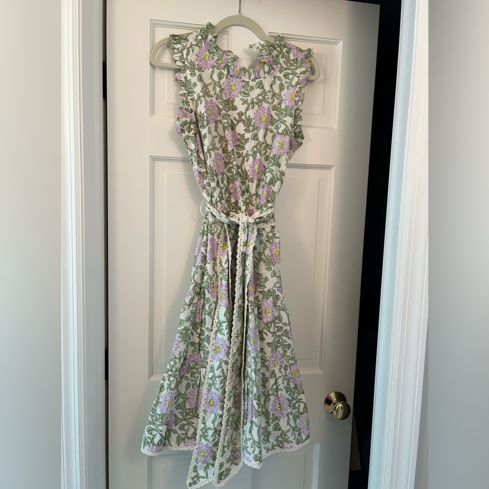 Roller Rabbit floral dress with ruffle collar and rouched waist with belt; Med